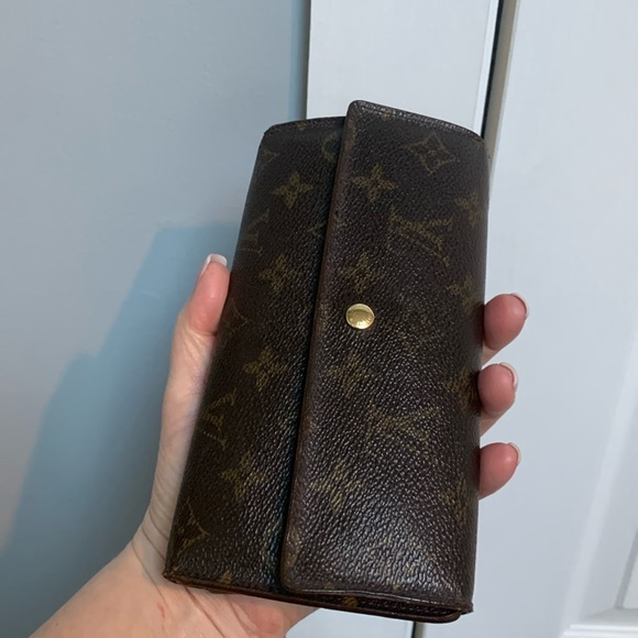 2001 authentic Louis Vuitton International Wallet - Picture 6 of 16